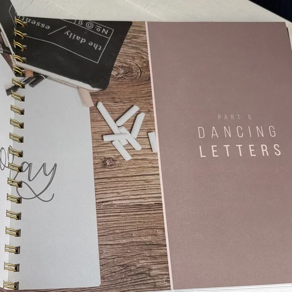 Hand Lettering 101 Book - Picture 4 of 9